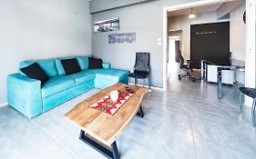 Topfloor Central Apt With Urban Views,3' To Metro